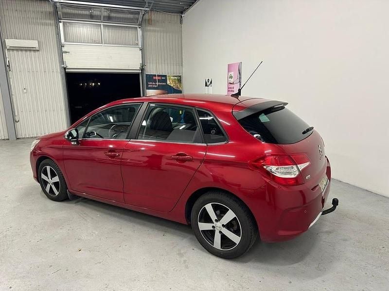 Begagnad Citroën C4 114 HK (83 kW) 2014 Röd Halvkombi