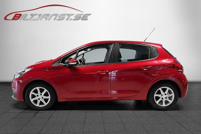 Begagnad Peugeot 208 Active 83 HK (61 kW) 2017 Röd Halvkombi