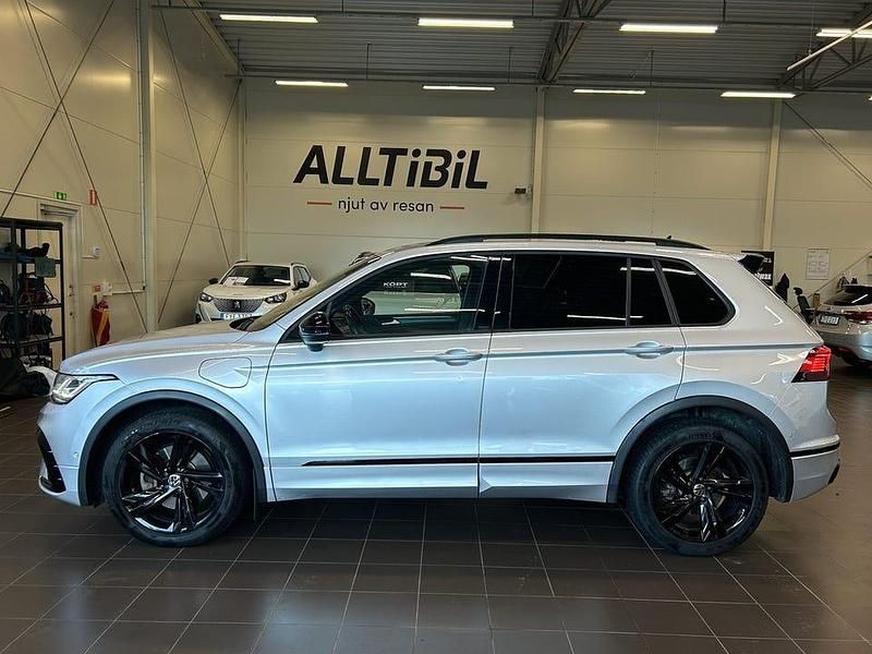 Begagnad VW Tiguan R-line 245 HK (180 kW) 2022 Silver SUV