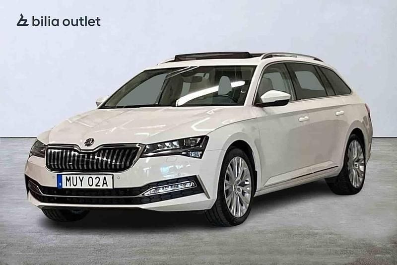 Vit Begagnad 2021 Skoda Superb Kombi | 269 900 kr (Marknadspris) - Bild 1/1