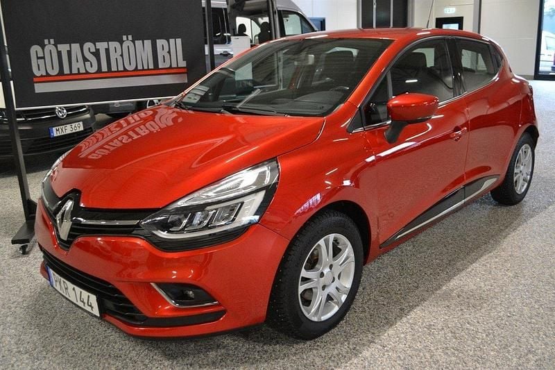Röd Begagnad 2017 Renault Clio IV Halvkombi | 89 000 kr (Marknadspris) - Bild 1/4