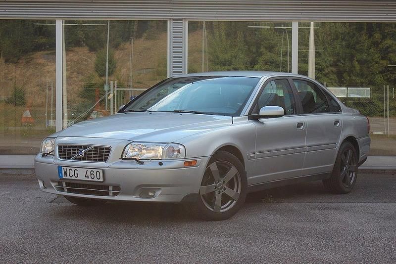 Ljusgrå Begagnad 2004 Volvo S80 Kinetic Sedan | 29 900 kr (Marknadspris) - Bild 1/4