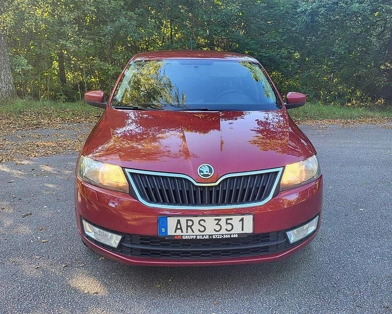 Röd Begagnad 2014 Skoda Rapid Halvkombi | 65 000 kr (Marknadspris) - Bild 1/4
