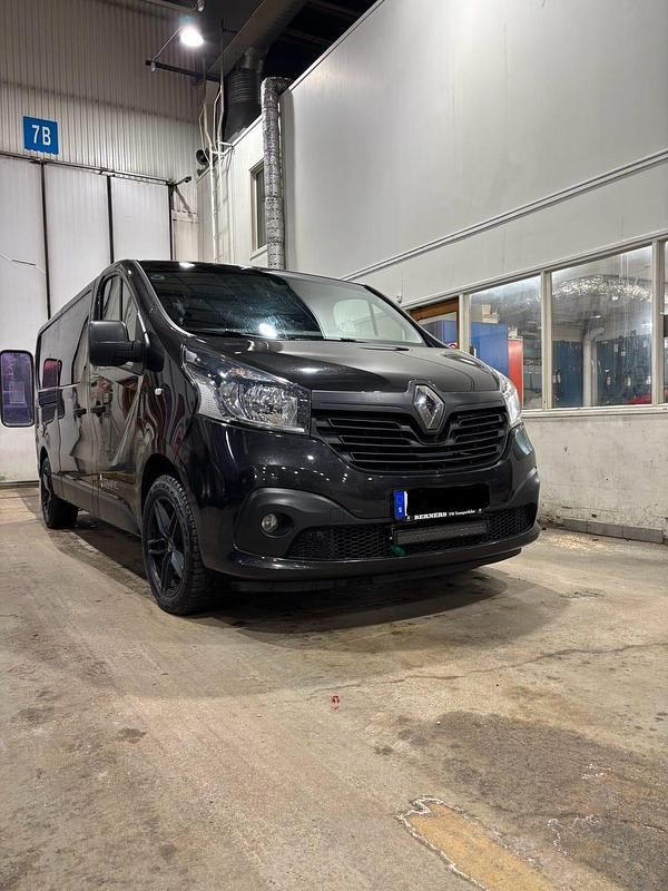 Begagnad 2019 Renault Trafic Minibuss | 195 000 kr (Marknadspris) - Bild 1/4