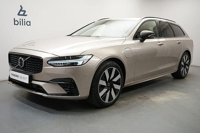 Begagnad Volvo V90 Plus 349 HK (256 kW) 2024 Ljusgrå Kombi