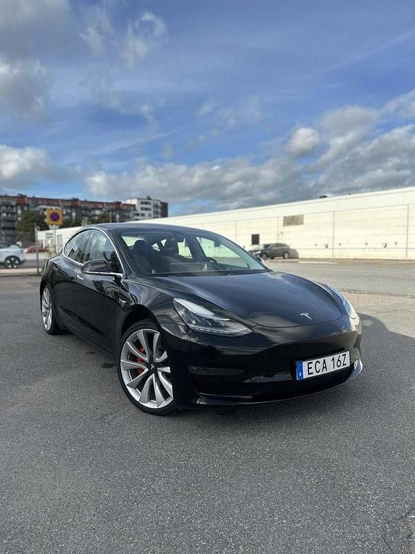 Svart Begagnad 2019 Tesla Model 3 Performance Sedan | 284 900 kr (Marknadspris) - Bild 1/4