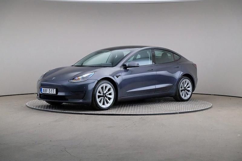 Grå (midnight silver (metallic)) Begagnad 2022 Tesla Model 3 Long Range AWD Sedan | 309 000 kr (Marknadspris) - Bild 1/4