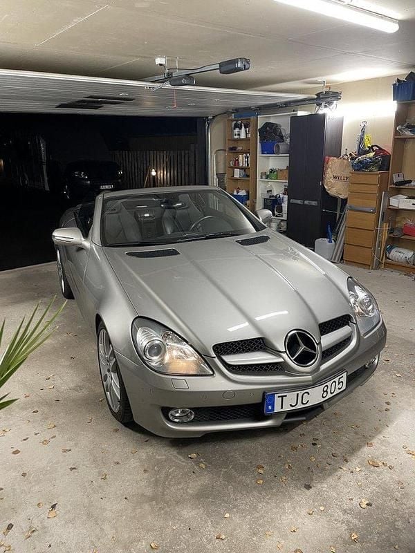 Grå Begagnad 2009 Mercedes SLK350 Cab | 179 000 kr (Marknadspris) - Bild 1/4