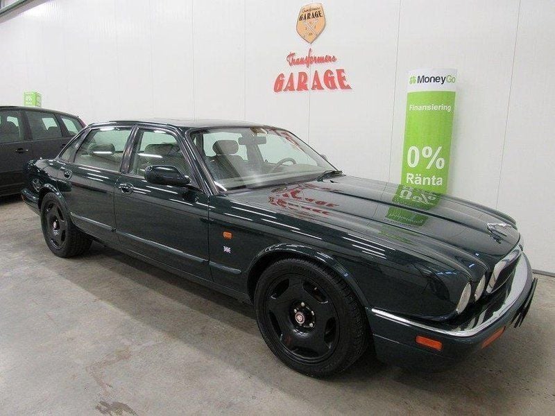 Mörkgrön (grön) Begagnad 1996 Jaguar XJ Sedan | 39 900 kr - Bild 1/4