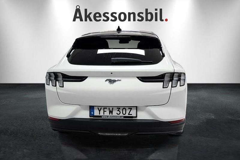 Begagnad Ford Mustang Mach-E 221 kW (301 HK) 2021 Vit SUV