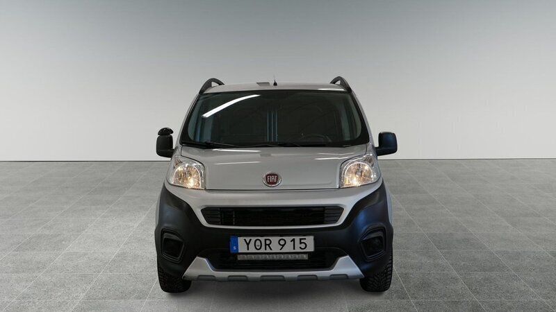 Begagnad Fiat Fiorino 96 HK (70 kW) 2018 Grå Minibuss