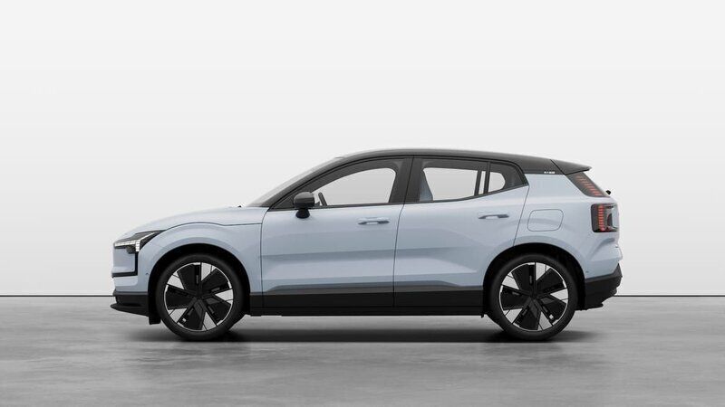 Ljusblå (blå) Begagnad 2023 Volvo EX30 Performance SUV | 522 900 kr - Bild 1/4