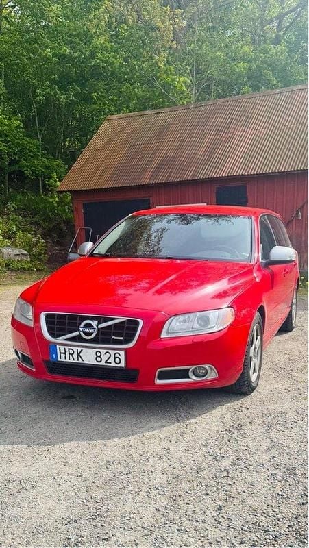 Röd Begagnad 2011 Volvo V70 R-Design Kombi | 60 000 kr (Superpris) - Bild 1/4