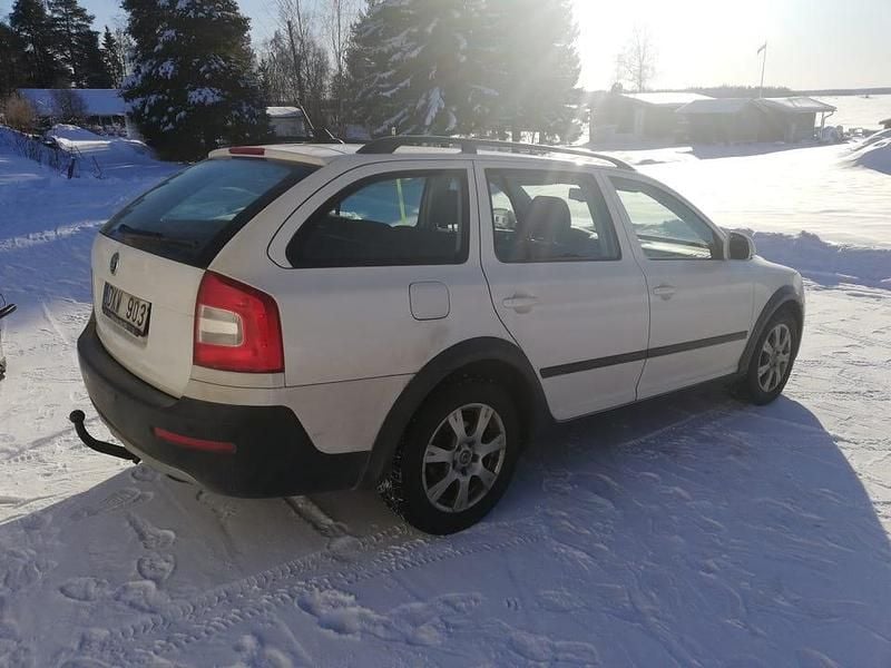 Begagnad Skoda Octavia Scout 140 HK (102 kW) 2013 Kombi