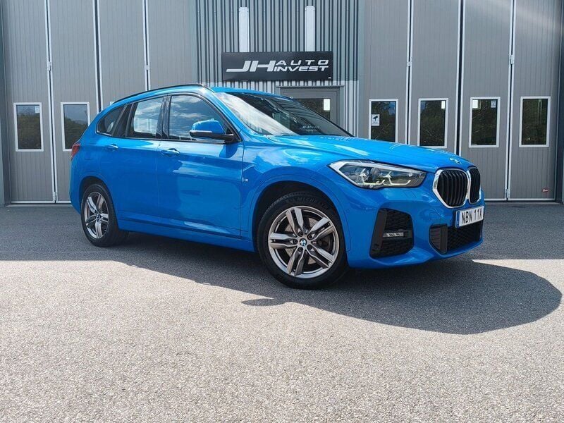 Blå Begagnad 2020 BMW X1 M Sport SUV | 289 900 kr (Lite dyr) - Bild 1/4