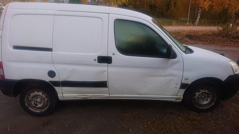 Vit Begagnad 2006 Peugeot Partner Minibuss | 9 000 kr - Bild 1/2