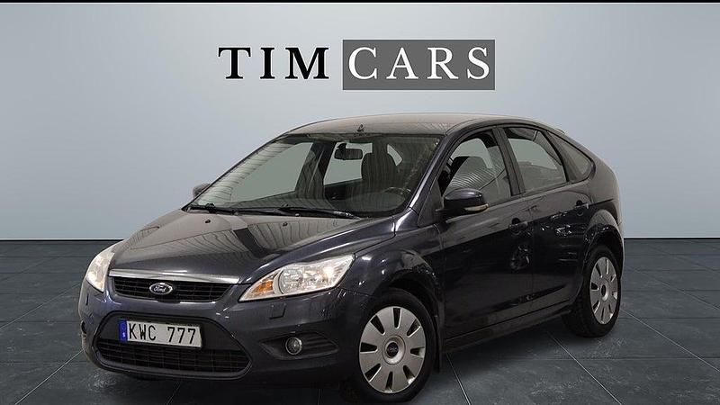 Grå Begagnad 2010 Ford Focus Platinum Halvkombi | 33 999 kr (Marknadspris) - Bild 1/4