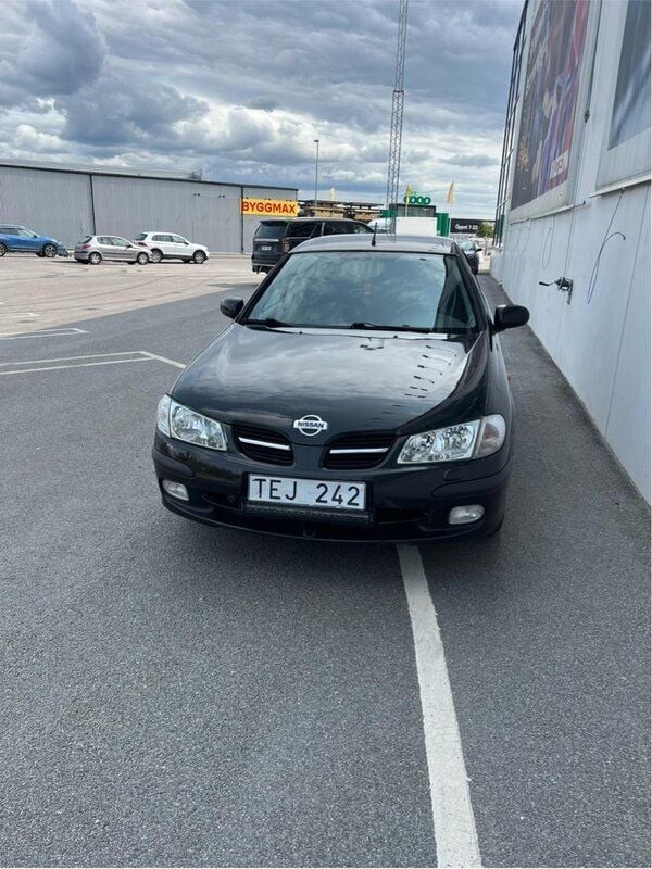 Svart Begagnad 2002 Nissan Almera Halvkombi | 16 500 kr (Marknadspris) - Bild 1/4