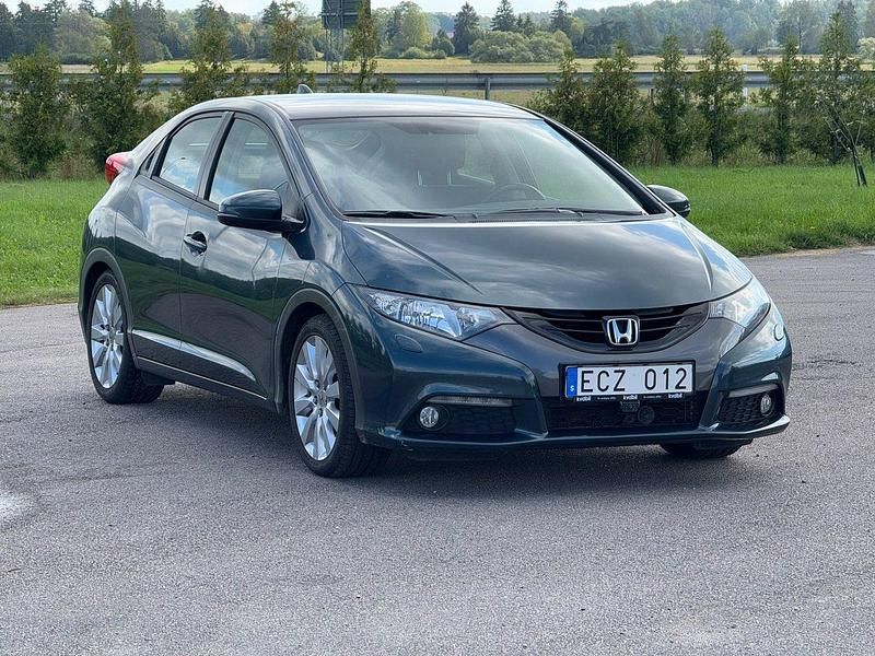 Mörkblå Begagnad 2012 Honda Civic Sport Halvkombi | 146 900 kr (Lite dyr) - Bild 1/4
