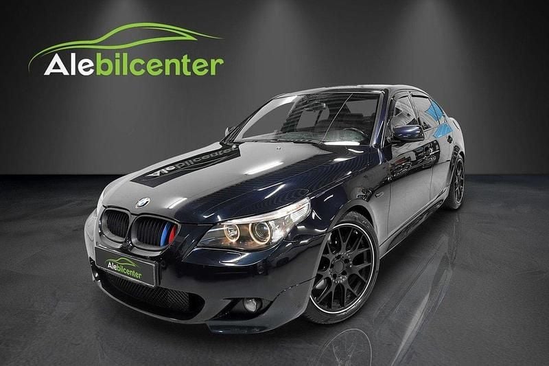 Svart Begagnad 2005 BMW 545 M Sport Sedan | 149 900 kr - Bild 1/4