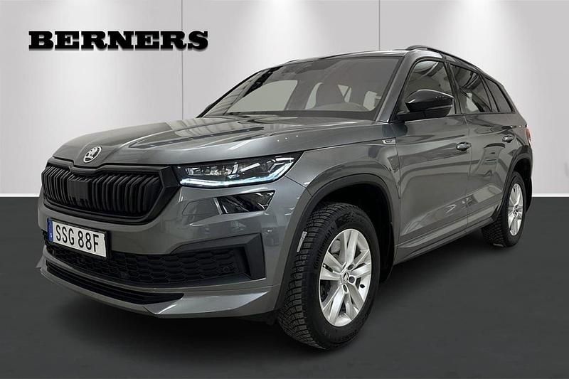 Grå Begagnad 2024 Skoda Kodiaq Comfort SUV | 459 900 kr (Marknadspris) - Bild 1/4