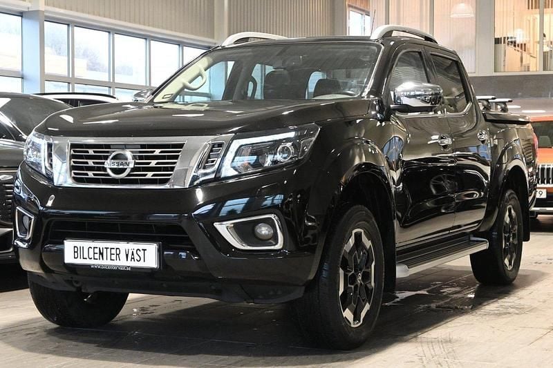 Svart Begagnad 2021 Nissan Navara 360º Pickup | 349 000 kr (Lite dyr) - Bild 1/4