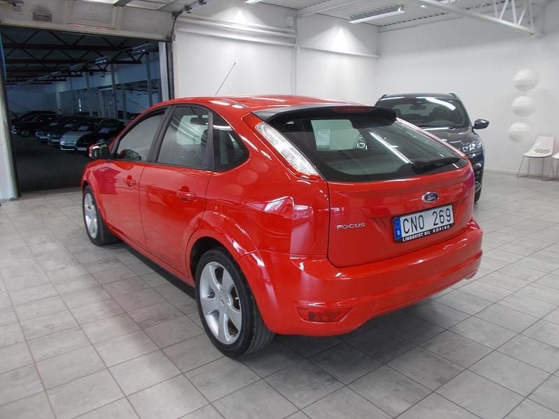 Begagnad Ford Focus 2010 Röd