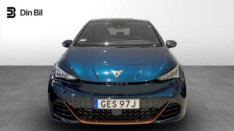 Begagnad Cupra Born 150 kW (204 HK) 2022 Blå (aurora blue metallic) Halvkombi