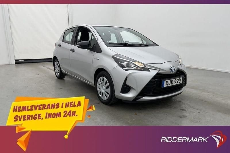Silver Begagnad 2019 Toyota Yaris Hybrid Life Halvkombi | 179 900 kr (Marknadspris) - Bild 1/3