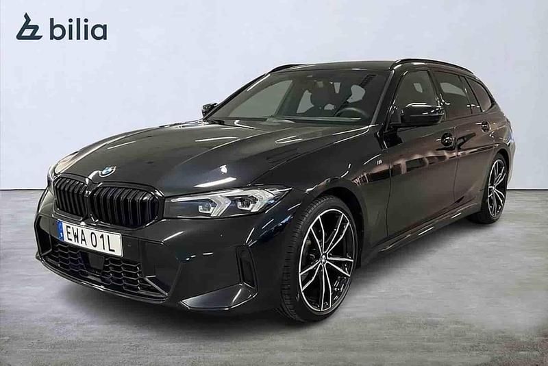 Svart Begagnad 2022 BMW 320 M Sport Kombi | 399 900 kr - Bild 1/1