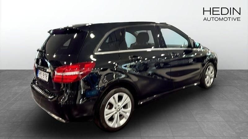 Begagnad Mercedes B200 Urban 136 HK (100 kW) 2018 Svart Minibuss