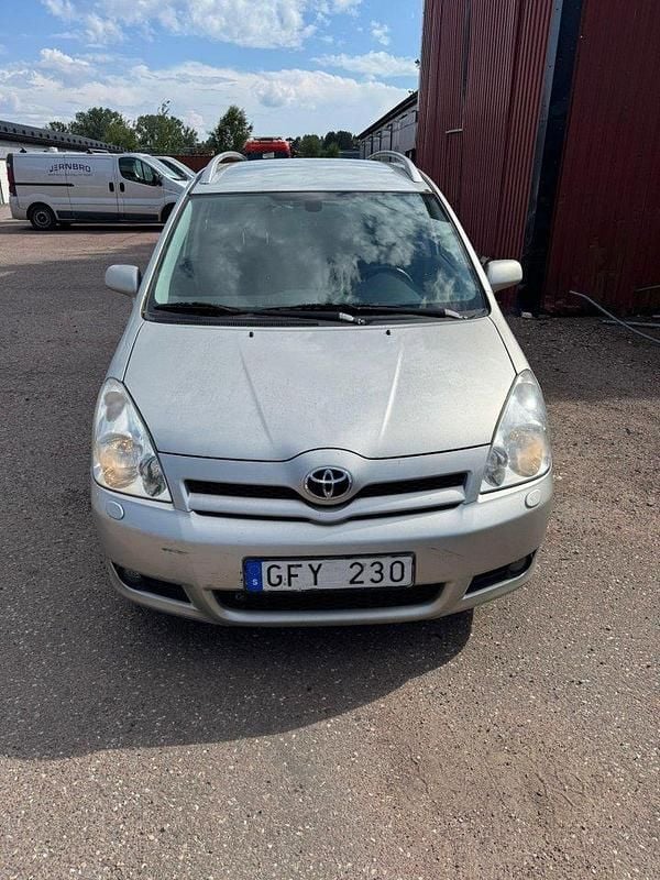 Silver Begagnad 2006 Toyota Corolla Verso Minibuss | 37 000 kr (Bra pris) - Bild 1/4