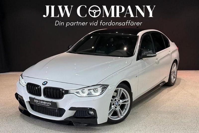 Begagnad BMW 330 M Performance 252 HK (185 kW) 2016 Vit Sedan