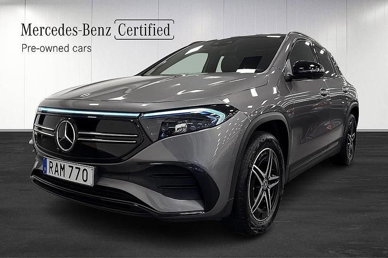 Mörkgrå Begagnad 2023 Mercedes EQA250 AMG SUV | 378 900 kr (Marknadspris) - Bild 1/4
