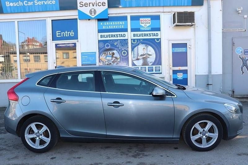 Begagnad Volvo V40 116 HK (85 kW) 2014 Grå Halvkombi