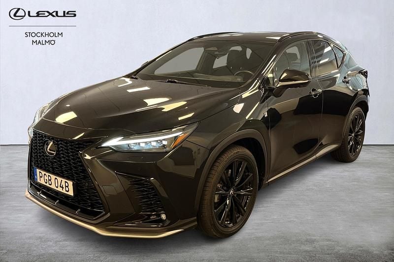 Svart Begagnad 2022 Lexus NX450h+ Sport Line SUV | 579 000 kr (Marknadspris) - Bild 1/4