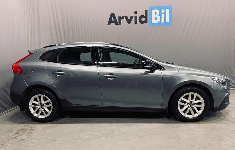 Begagnad Volvo V40 CC Momentum 180 HK (132 kW) 2015 Grå Kombi