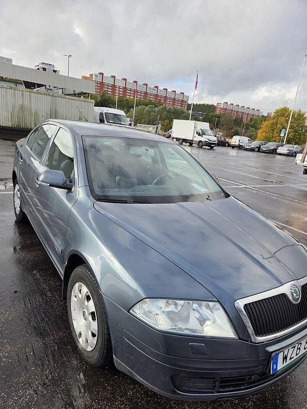 Grå Begagnad 2005 Skoda Octavia Halvkombi | 29 000 kr (Marknadspris) - Bild 1/4