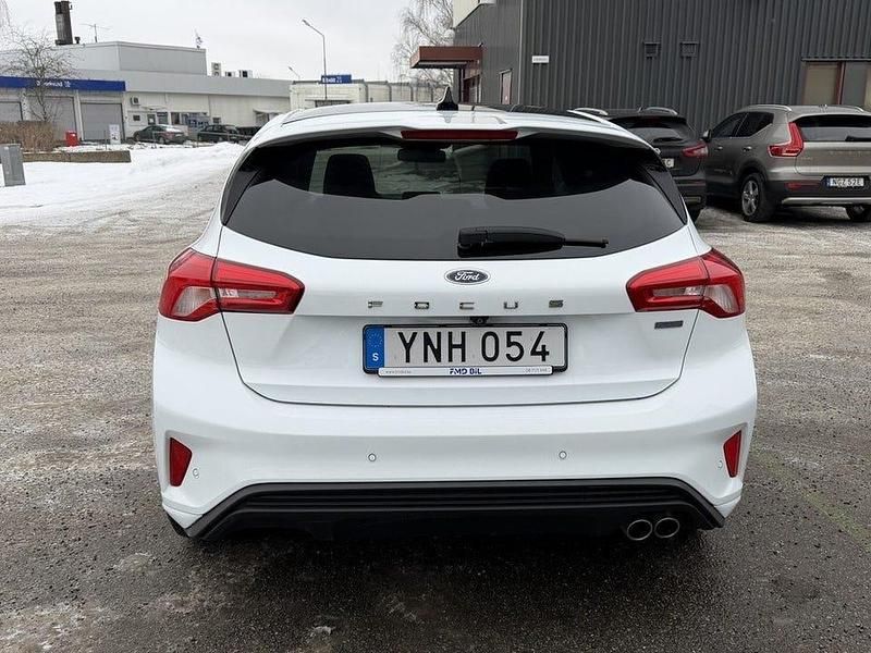 Begagnad Ford Focus ST-Line 120 HK (88 kW) 2018 Vit