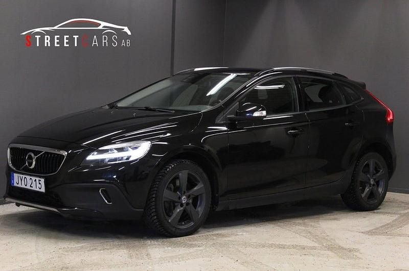 Begagnad Volvo V40 CC 152 HK (111 kW) 2019 Svart Kombi