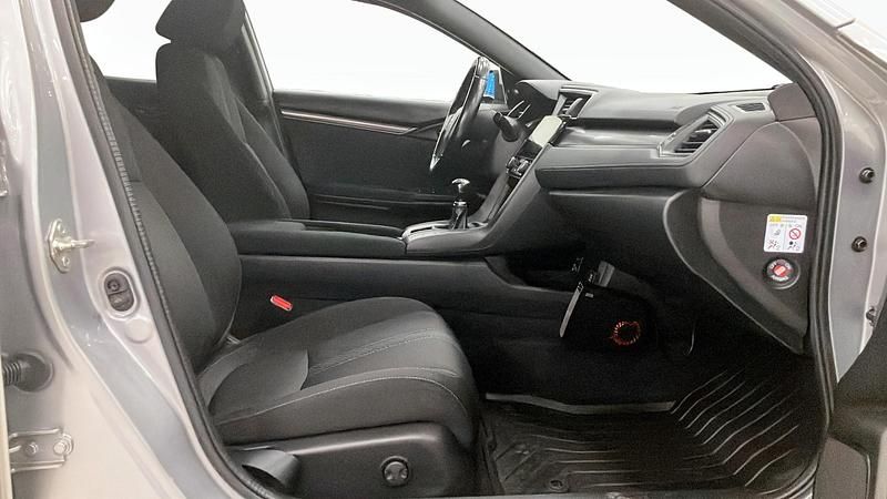 Begagnad Honda Civic 182 HK (133 kW) 2017 Silver Halvkombi