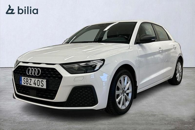 Cortinavit Begagnad 2022 Audi A1 Sportback Proline Halvkombi | 219 900 kr (Marknadspris) - Bild 1/4
