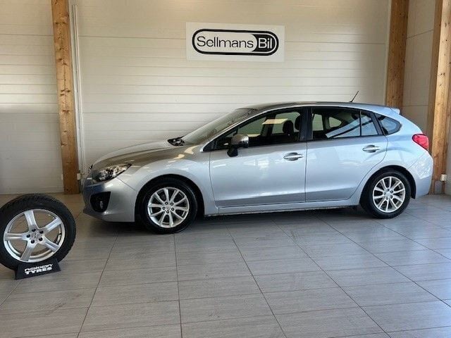 Silver Begagnad 2013 Subaru Impreza Halvkombi | 99 000 kr (Marknadspris) - Bild 1/2