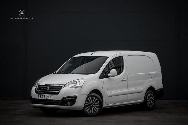 Vit Begagnad 2015 Peugeot Partner Minibuss | 64 900 kr (Marknadspris) - Bild 1/4