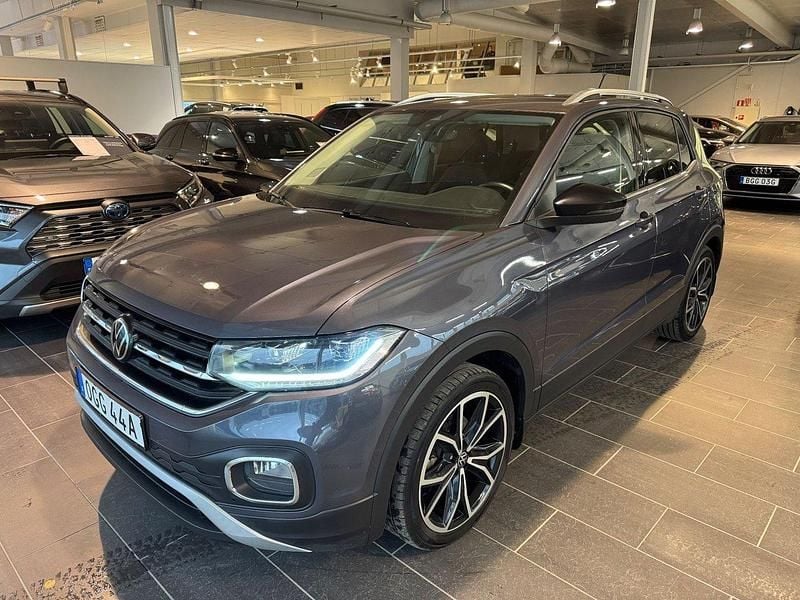 Grå Begagnad 2023 VW T-Cross GT SUV | 249 000 kr (Marknadspris) - Bild 1/4