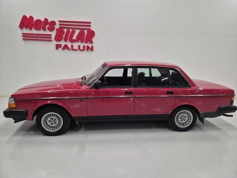 Röd Begagnad 1993 Volvo 244 Sedan | 129 900 kr - Bild 1/4