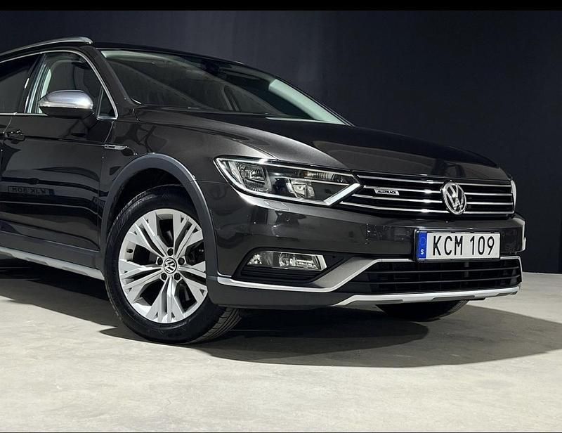 Brun Begagnad 2016 VW Passat Alltrack Kombi | 166 500 kr (Marknadspris) - Bild 1/3