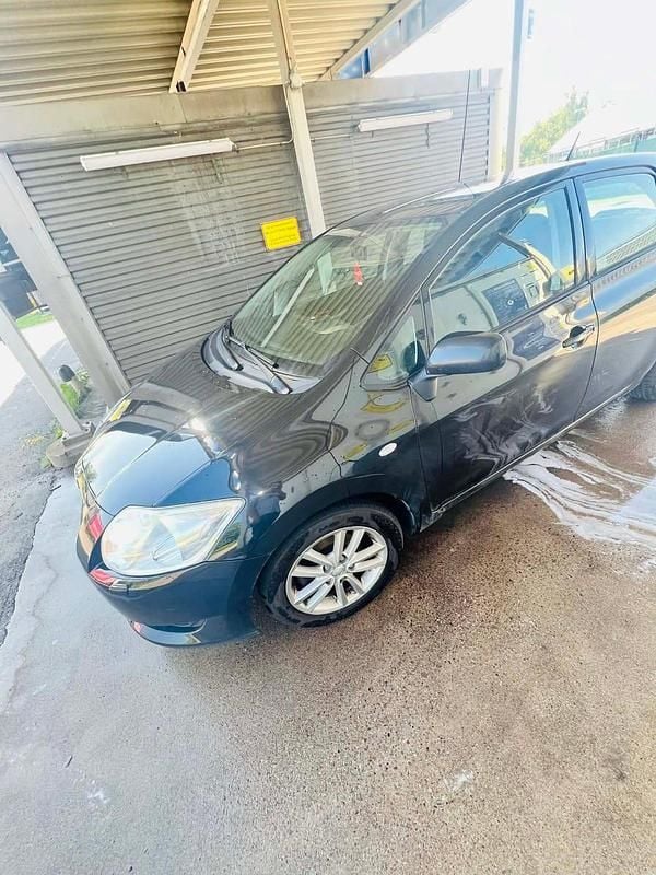 Begagnad Toyota Auris 124 HK (91 kW) 2008 Halvkombi
