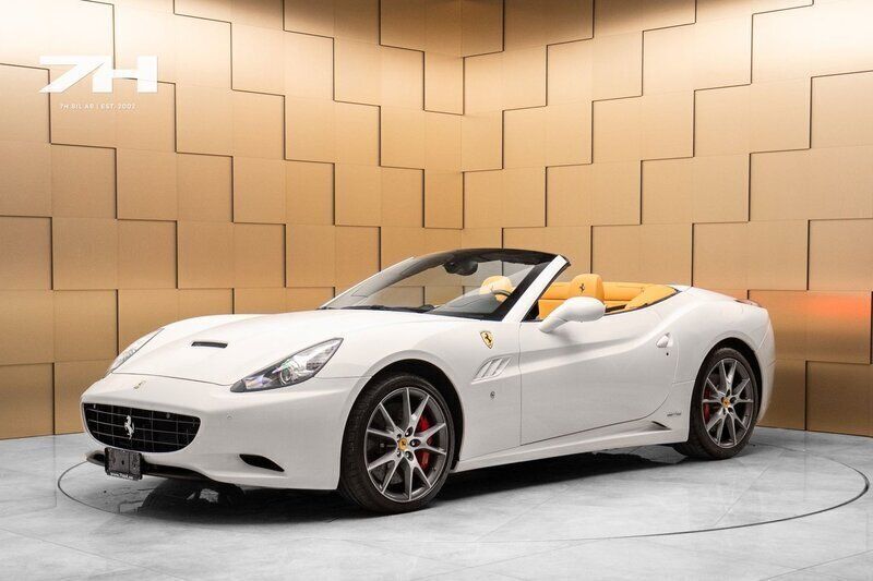 Vit Begagnad 2010 Ferrari California Cab | 1 199 000 kr - Bild 1/4