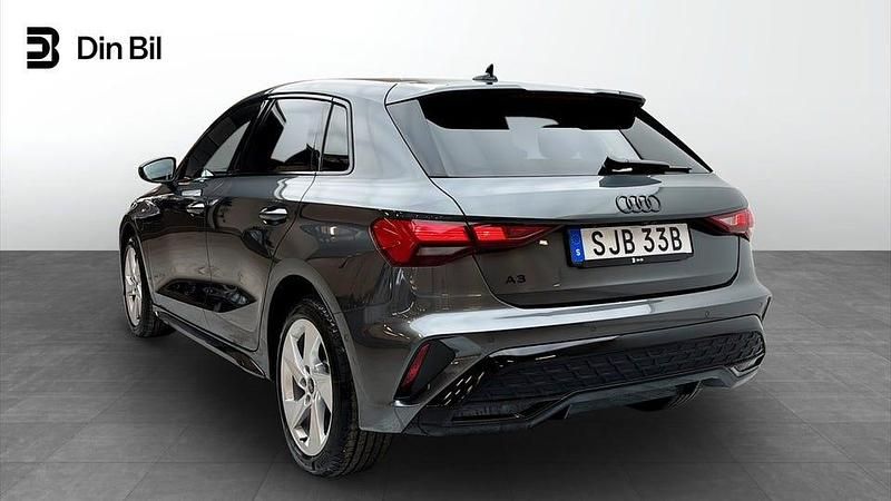 Begagnad Audi A3 S-Line 177 HK (130 kW) 2025 Daytonagrå pärleffekt